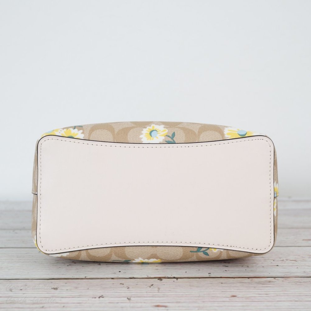 NWT Coach Small Town Bucket Bag with Daisy Print - Picture 10 of 12